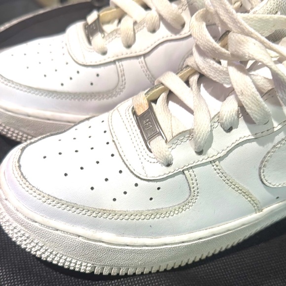 Nike Classic White Sneakers Air Force 1 - Picture 6 of 14